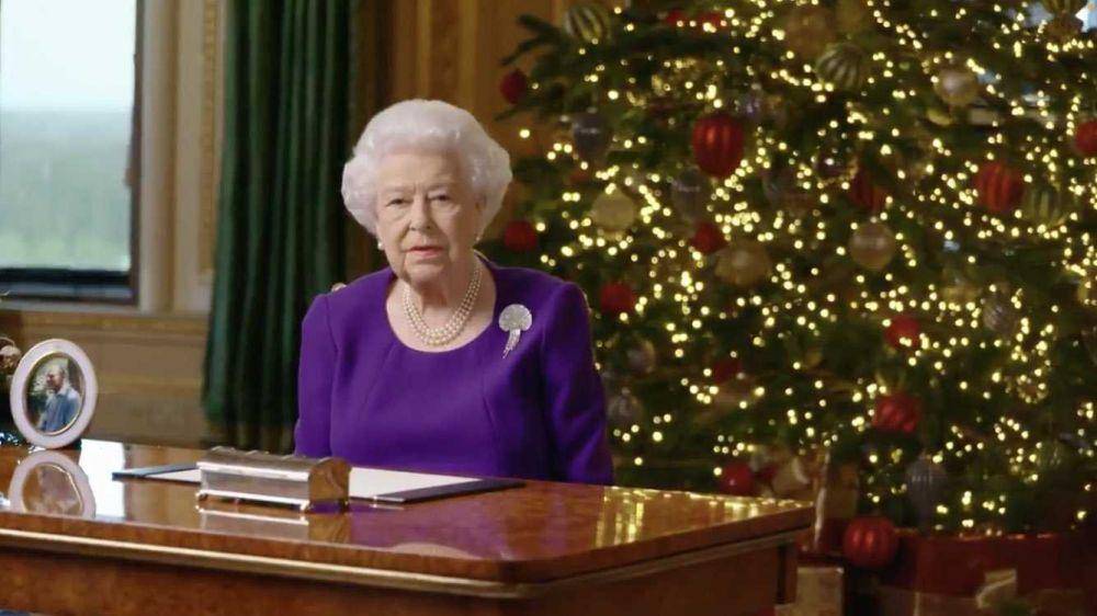 Ratu Elizabeth rayakan natalnya secara terpisah karena berada dibawah gelembung penguncian. (twitter.com/Sir Humphrey)