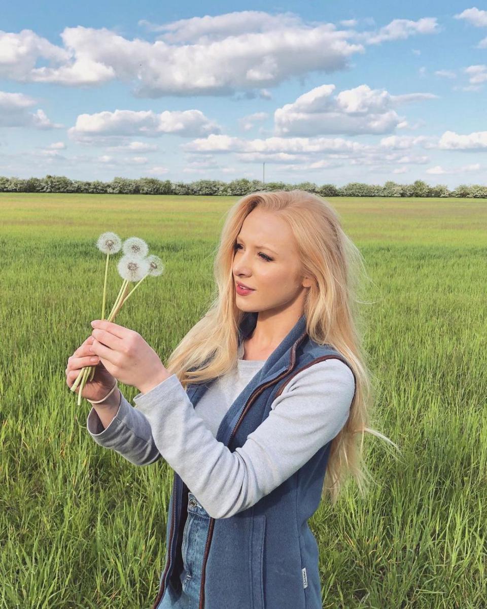 10 Potret Lucy Bella Earl, YouTuber Inggris yang Selalu Tampil Menawan