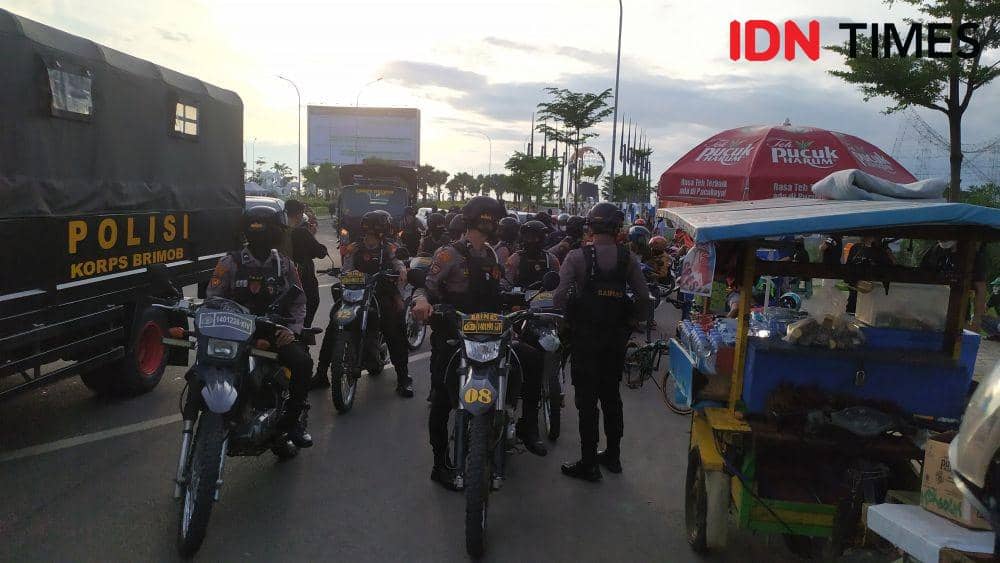 Razia Protkes di Makassar, Warga Tak Pakai Masker Harus Rapid Test