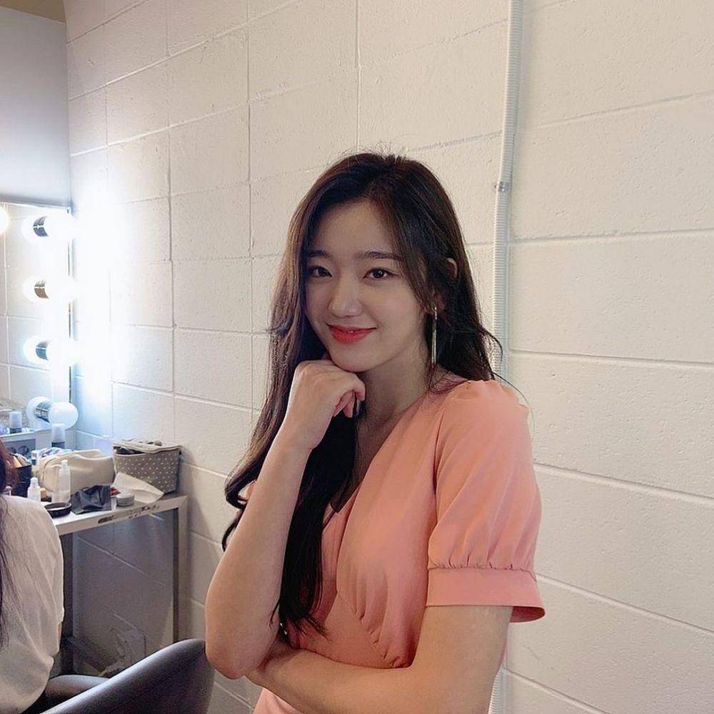 instagram.com/hyeweon_