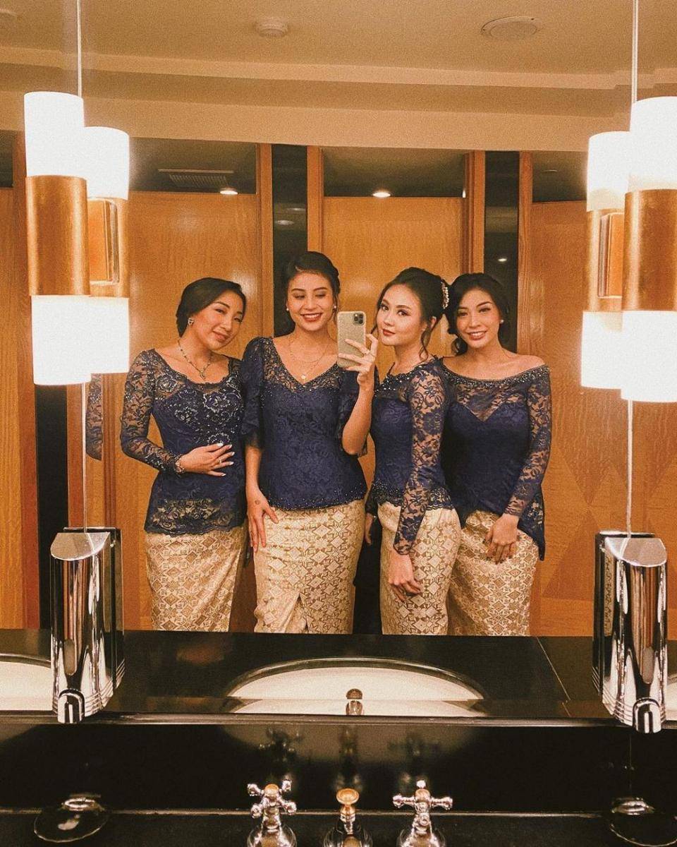instagram.com/awkarin