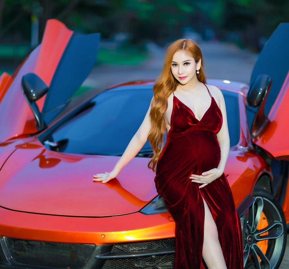 9 Potret Baby Bump Apris Devita, Istri Guntur Triyoga yang Cetar Abis