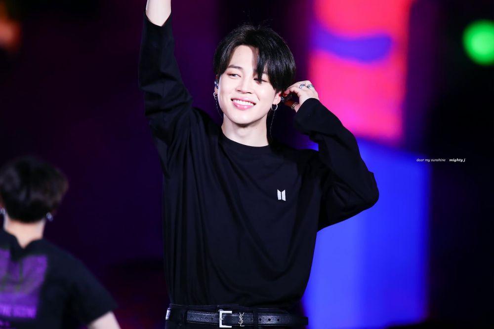 10 Potret Memesona Jimin BTS dengan Black Hair, Natural Memikat!