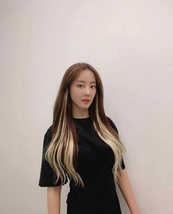 Go Woo Ri dok.instagram.com/rainbowoori