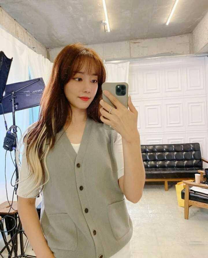 Go Woo Ri dok.instagram.com/rainbowoori