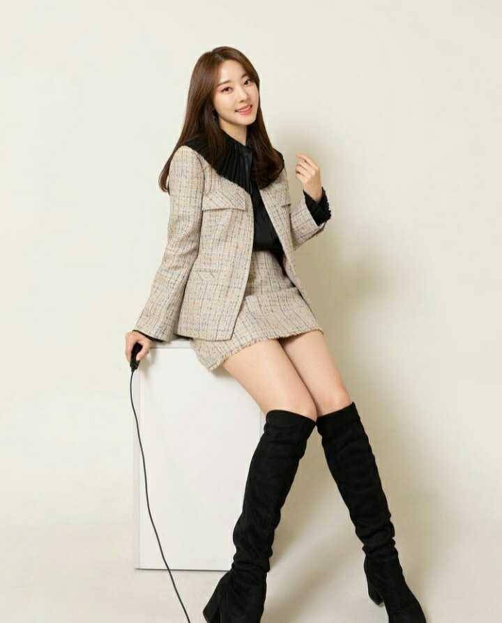 Go Woo Ri dok.instagram.com/rainbowoori
