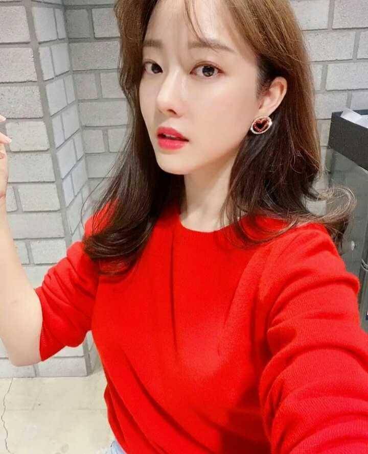 Go Woo Ri dok.instagram.com/rainbowoori