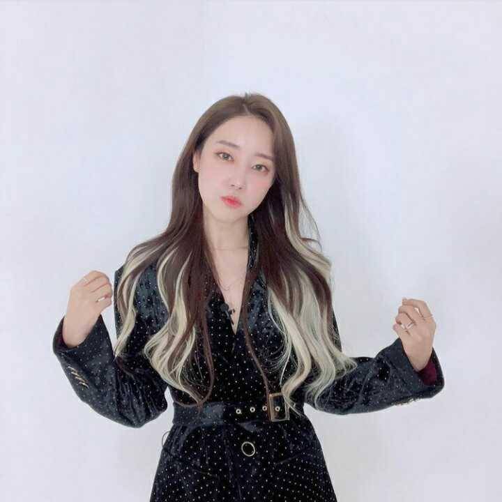 Go Woo Ri 

dok.instagram.com/rainbowoori
