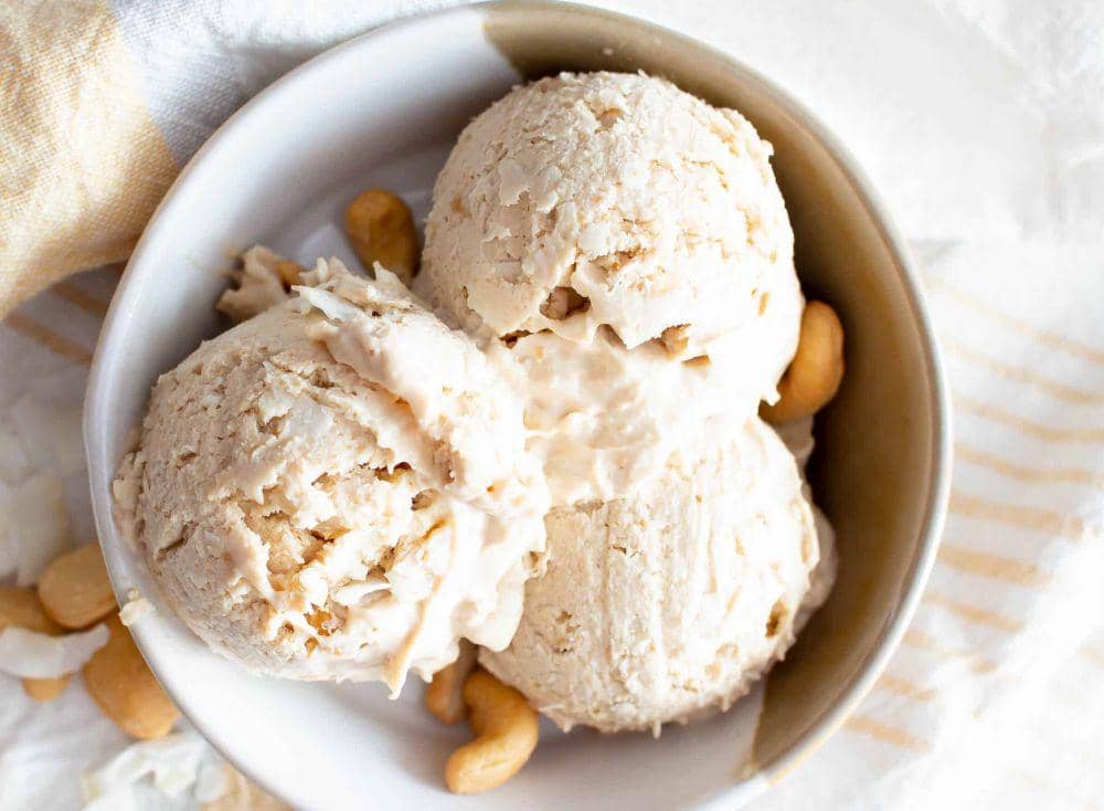 5 Olahan Es Krim Berbahan Kacang-kacangan untuk Perayaan Tahun Baru