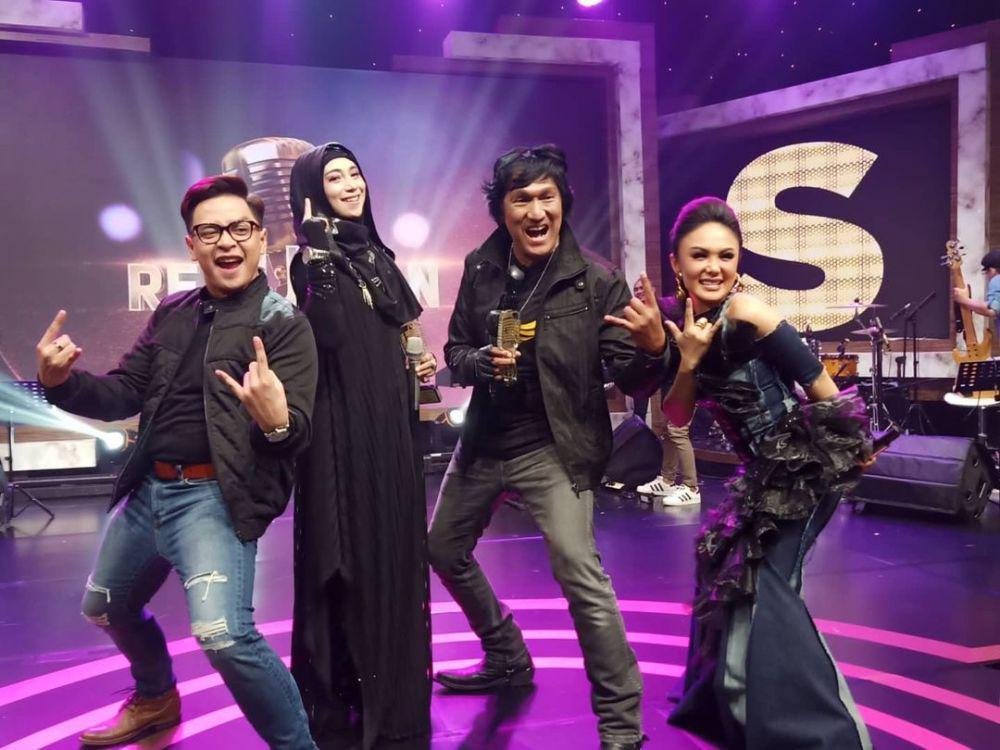 Hadir di Konser ReYUNIan, 9 Foto Inka Christie yang Makin Ayu Berhijab