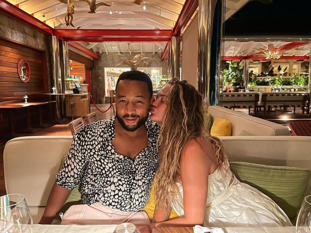 Ultah ke-42, 10 Potret Mesra John Legend dengan Istri Ini Bikin Baper!