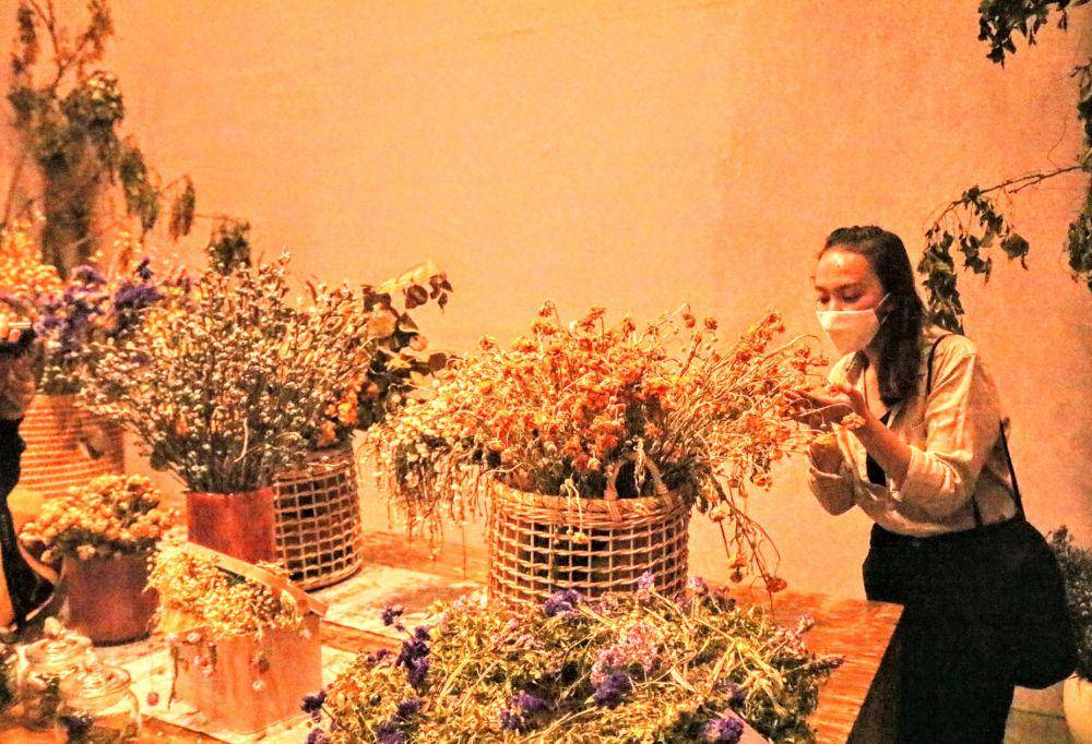 Zona indoor Baloga menyajikan konsep rise flower dan dry flower. IDN Times/Alfi Ramadana