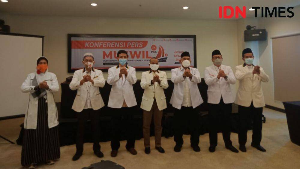 Para pengurus baru DPW PKS Sulsel saat konferensi pers Muswil V PKS Sulsel di Hotel Dalton Makassar, Minggu (27/12/2020). IDN Times/Asrhawi Muin