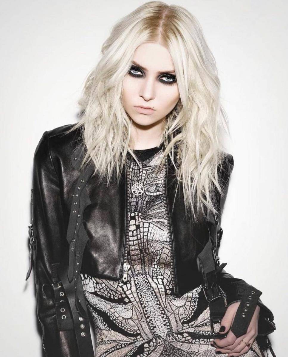 instagram.com/taylormomsen