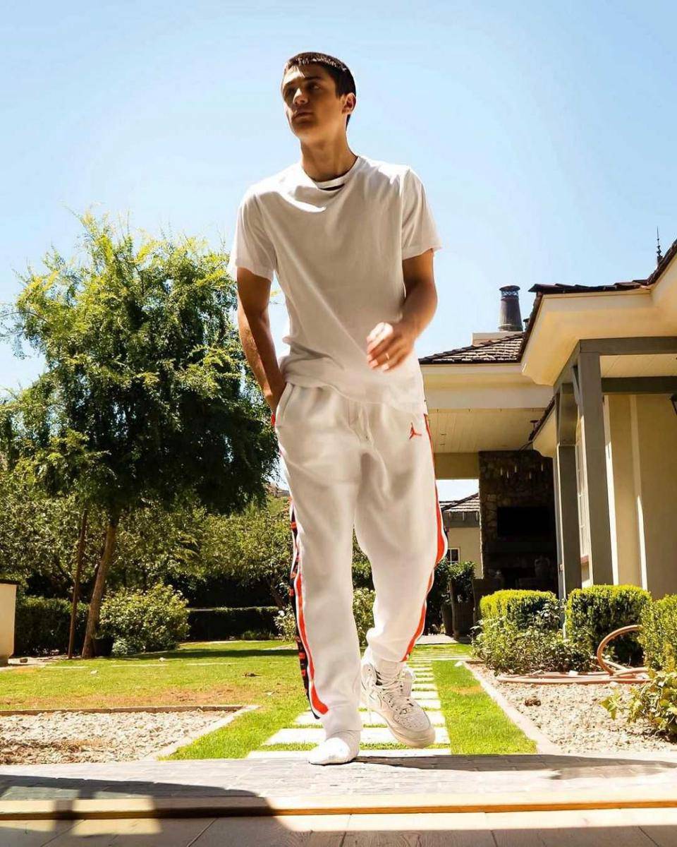 Instagram.com/asherangel