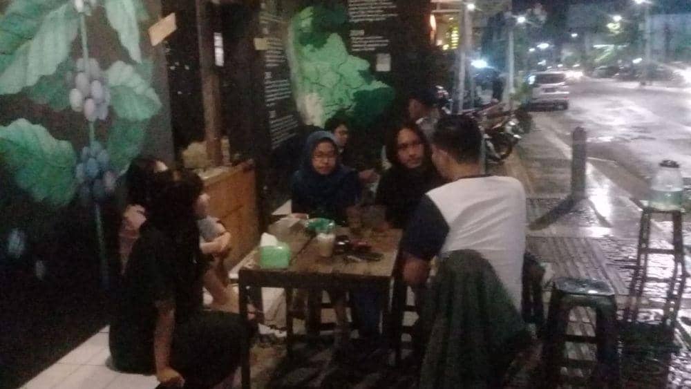 Suasana di sekitar Tugu Pal Putih Yogyakarta. Wisatawan tak pakai masker. Sumber: Forpi Kota Yogyakarta