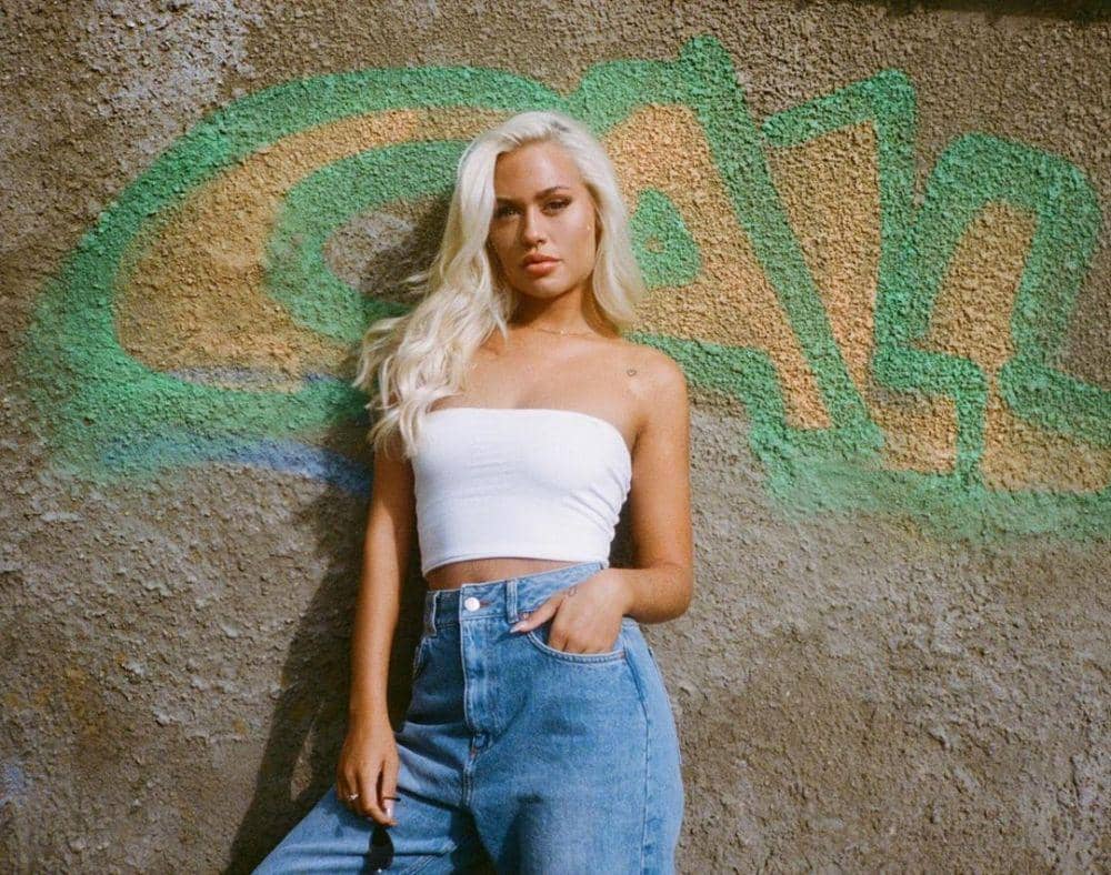 instagram.com/lottietomlinson