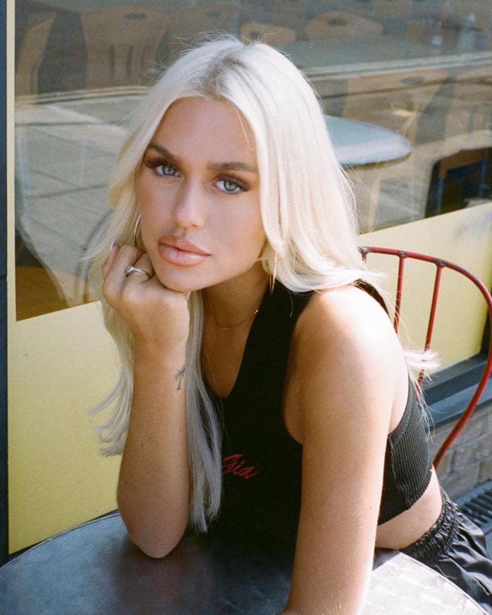 instagram.com/lottietomlinson