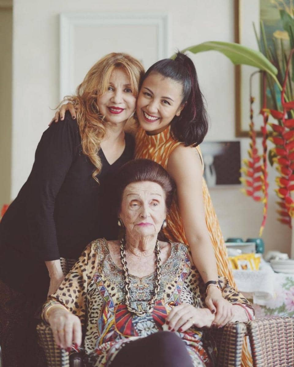 instagram.com/mrssharena