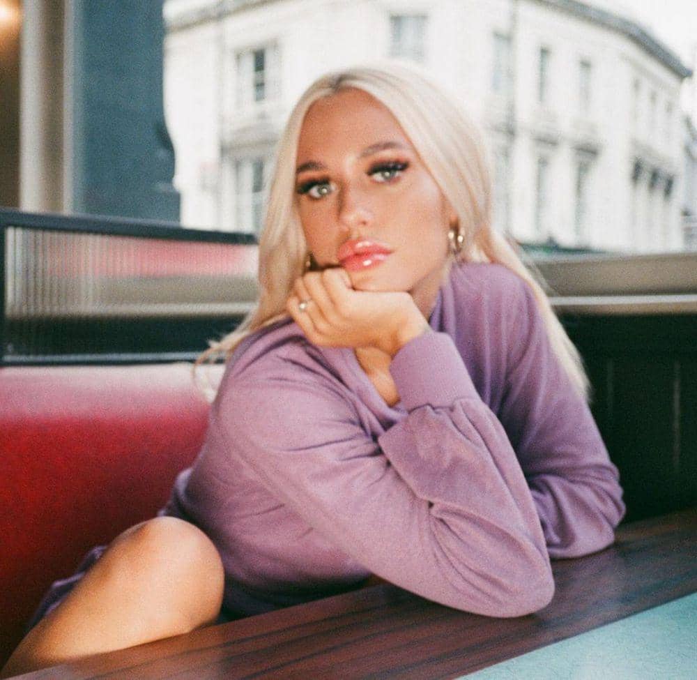 instagram.com/lottietomlinson