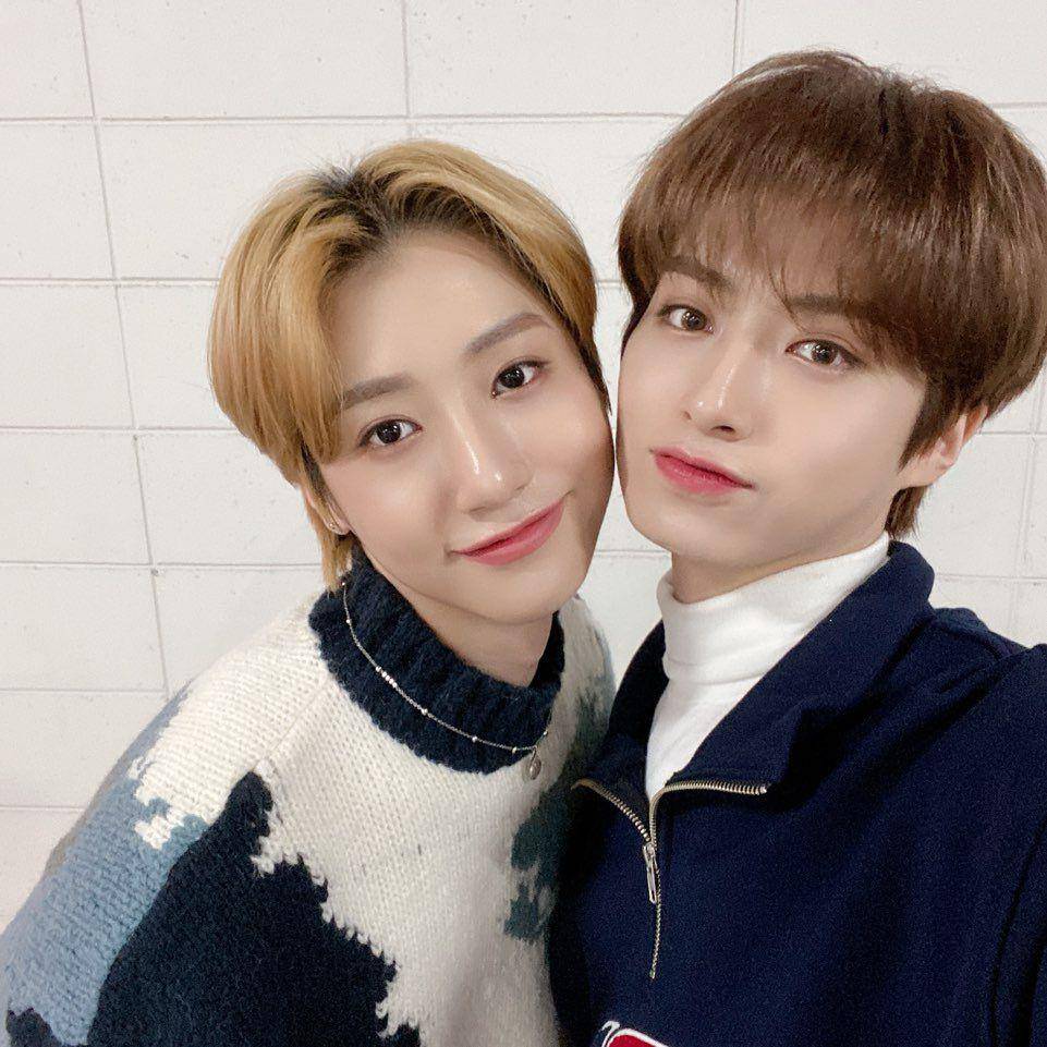 twitter.com/official_ONEUS
