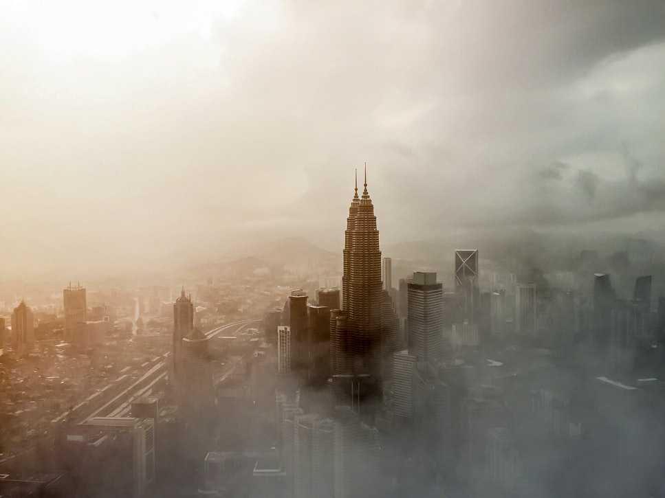 [CERPEN] Takhayul Neksus di Langit