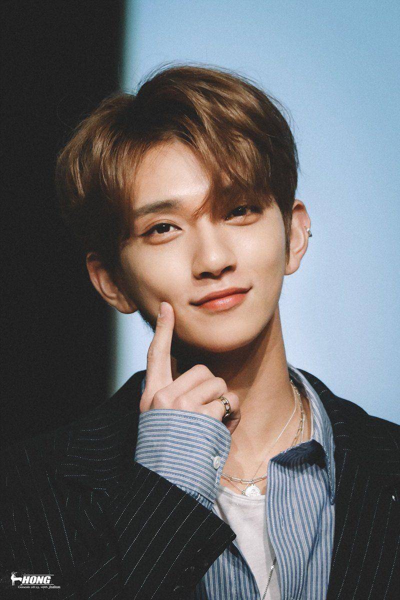 Joshua SEVENTEEN (twitter.com/Koreaboo; cr. Hong)