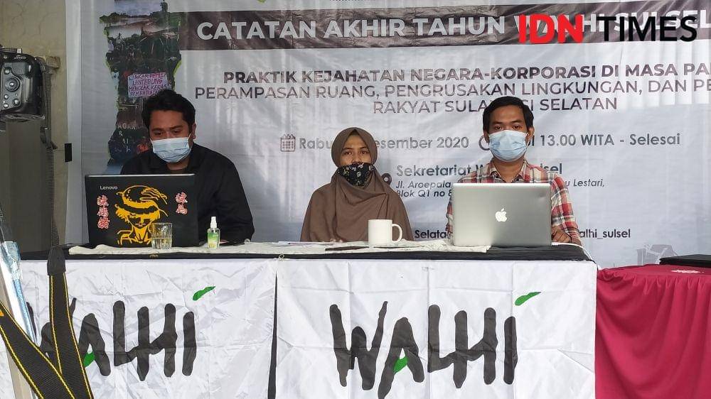 WALHI Sulsel merilis catatan akhir tahun 2020 di sekretariatnya, Rabu (30/12/2020). IDN Times/Asrhawi Muin