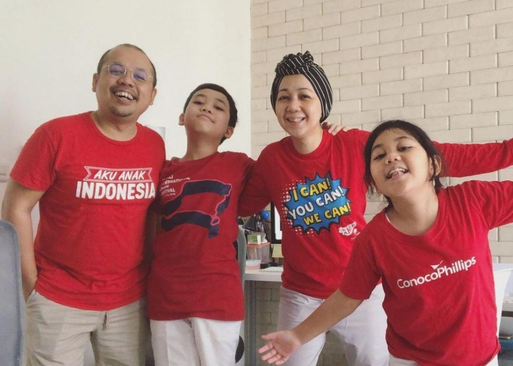 10 Momen Kebersamaan Sogi Indra Dhuaja & Keluarga yang Penuh Keceriaan