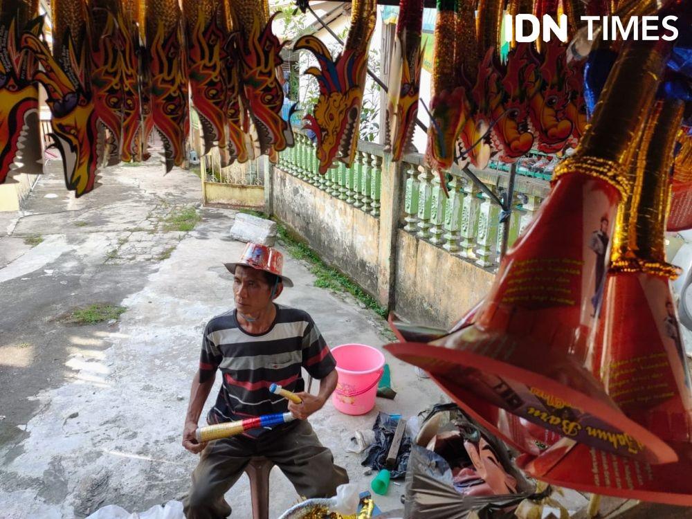 Kisah Pengrajin Terompet di Palembang: Tradisi Tahun Baru Sudah Turun