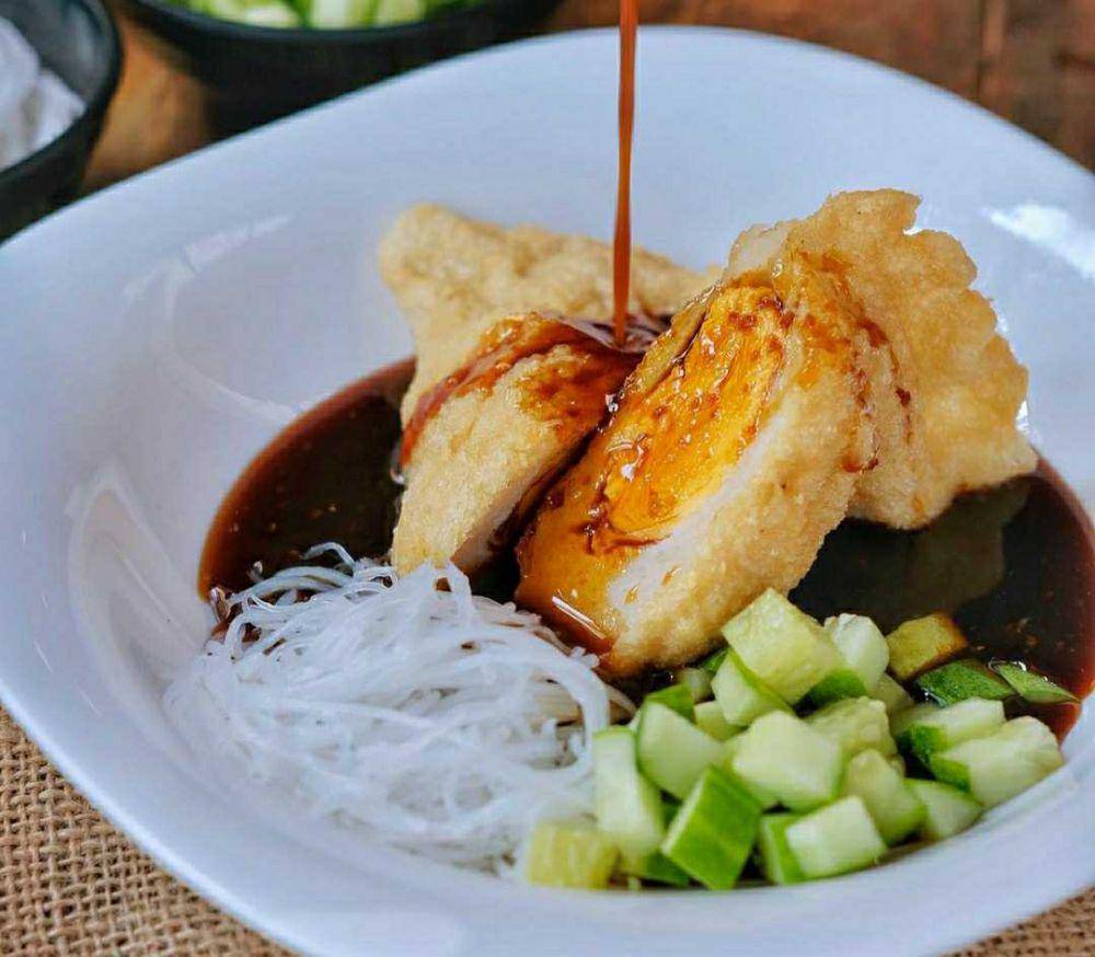 Pempek kapal selam (instagram.com/madamejuvi)