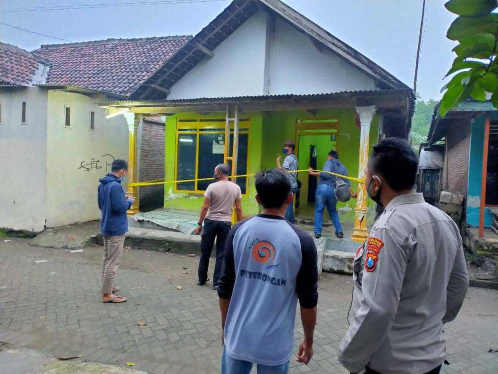 Polisi melakukan olah TKP. IDN Times/Zainul Arifin