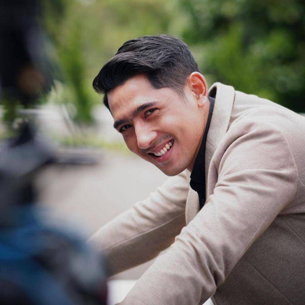 instagram.com/arya.saloka