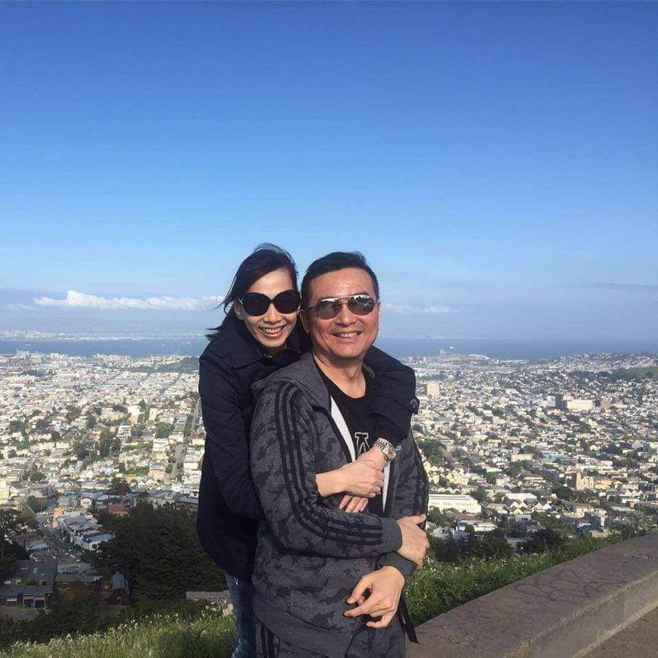 Potret Huang Hua romantis bareng suami (facebook.com/budi.tjandra.94)