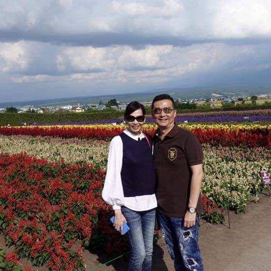 Potret Huang Hua bersama sang suami (facebook.com/budi.tjandra.94)