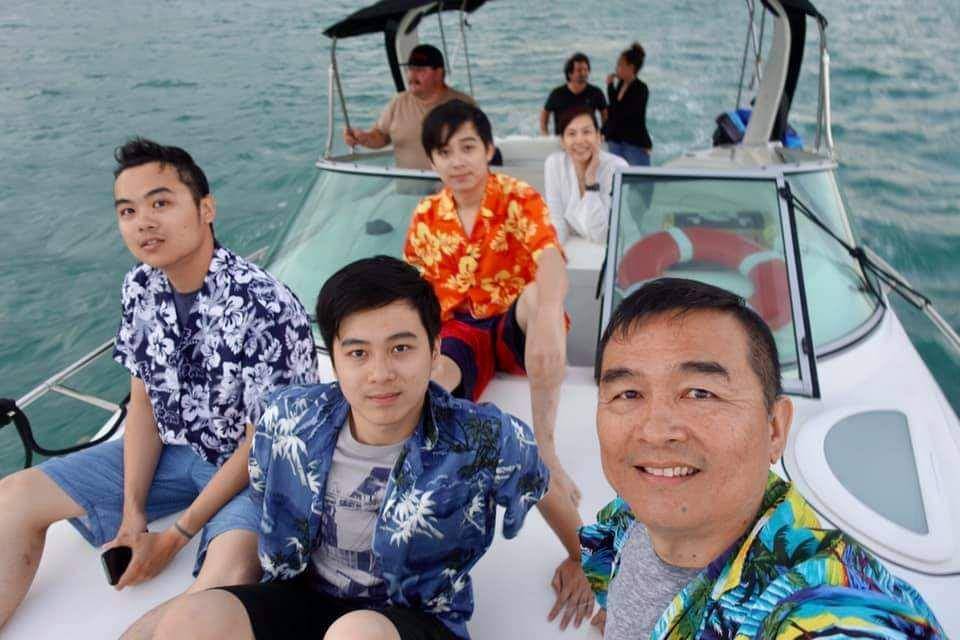 Momen liburan keluarga Huang Hua (facebook.com/budi.tjandra.94)