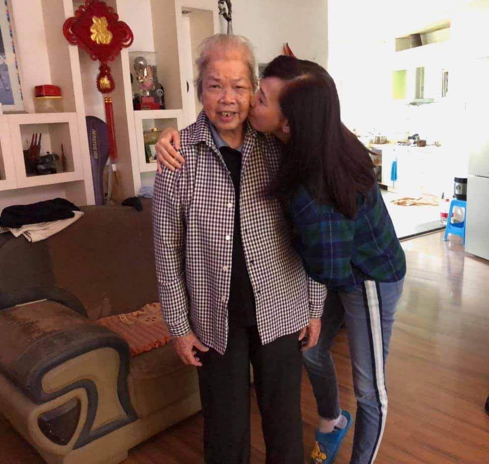 Potret Huang Hua bersama sang mama (facebook.com/budi.tjandra.94)