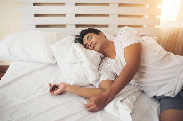 ilustrasi tidur (freepik.com/jcomp)