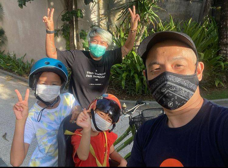 Instagram.com/ernestprakasa/