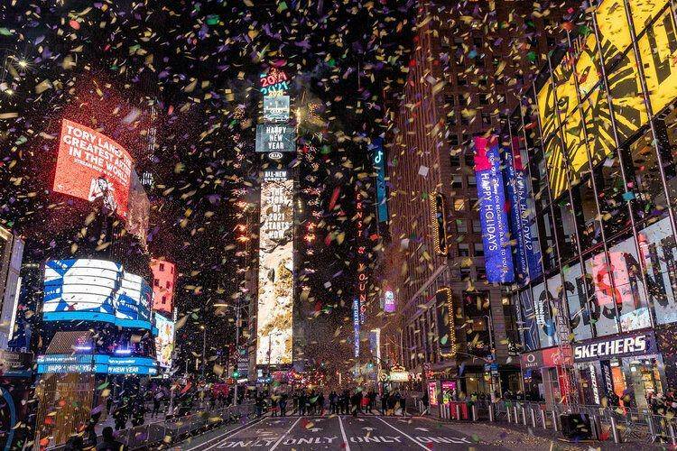 Ilustrasi pergantian tahun ke 2021 di Times Square New York, Amerika Serikat yang terlihat kosong (ANTARA FOTO/REUTERS/Jeenah Moon)