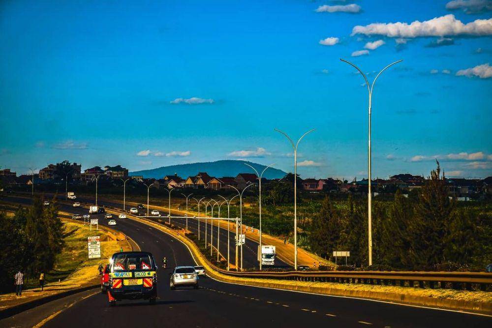 Jalan Utama di Kenya. (instagram.com/chamothe_media)