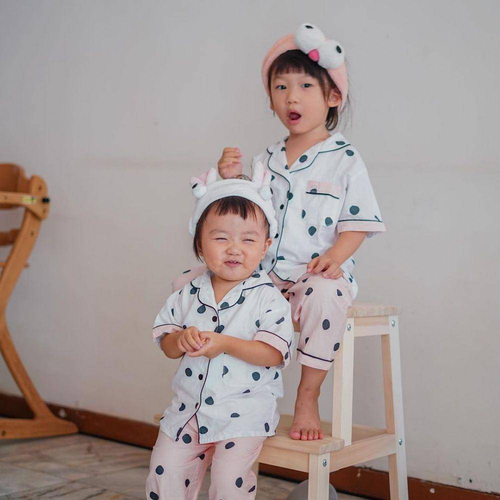 Gozali sister (instagram.com/mariakarinaa)
