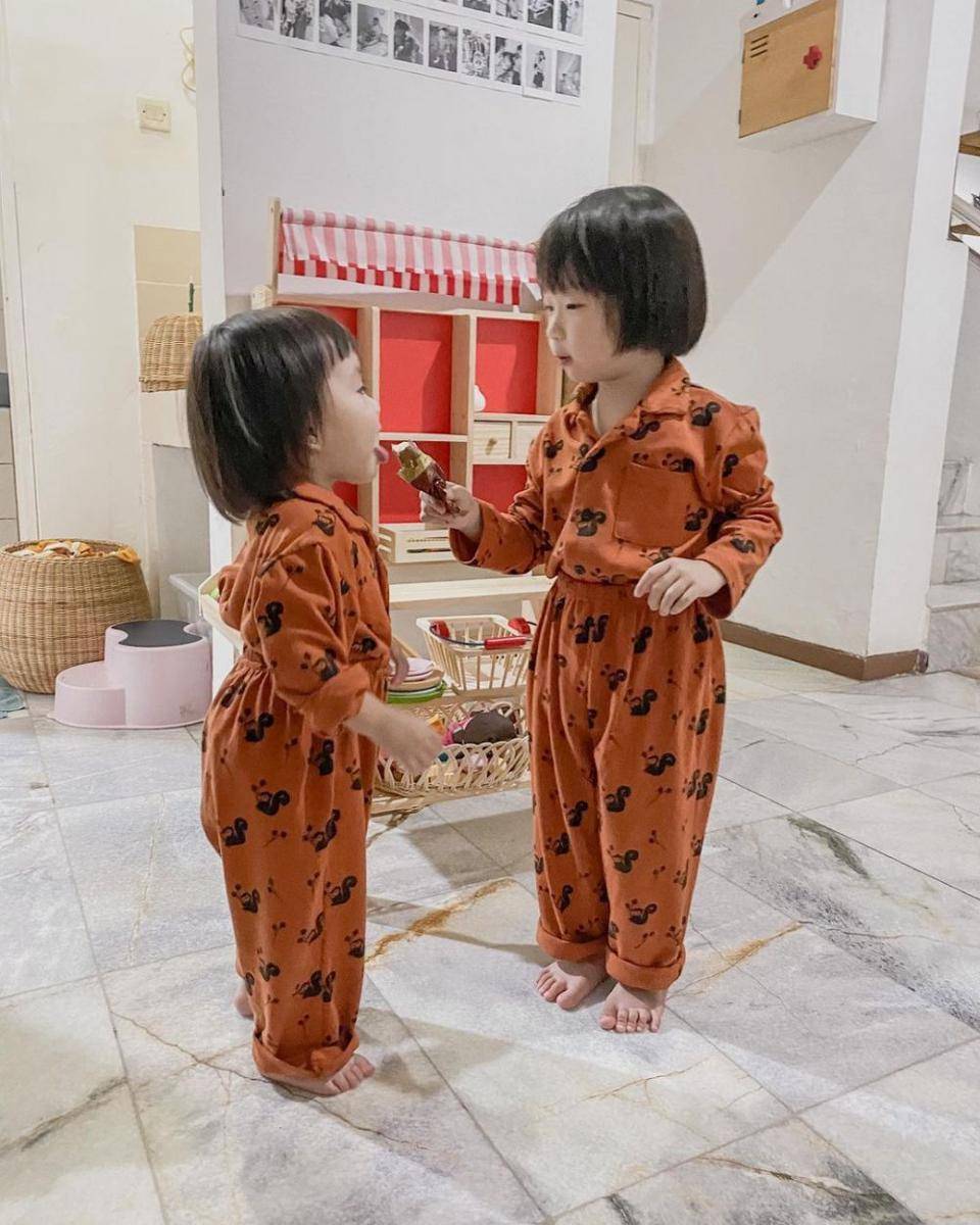 Gozali sister (instagram.com/mariakarinaa)