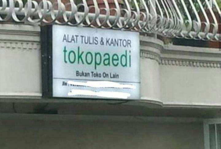 Ngakak! Ini 9 Warung yang Pakai Nama Pelesetan, kok Kepikiran sih?