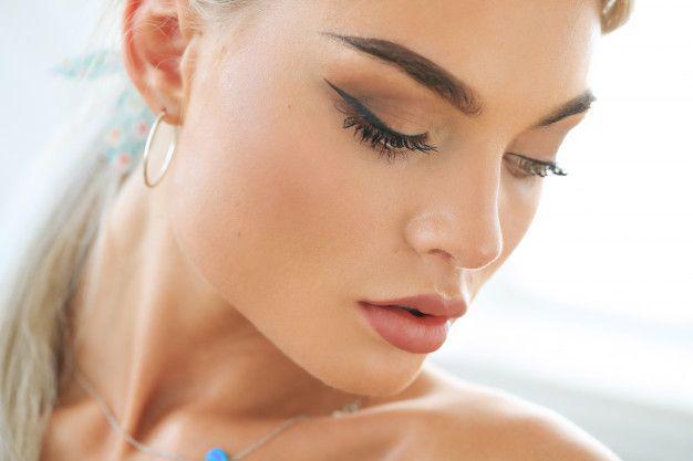 Dijamin Berhasil! 5 Tips Ampuh Mencegah Eyeliner Luntur dan Berantakan