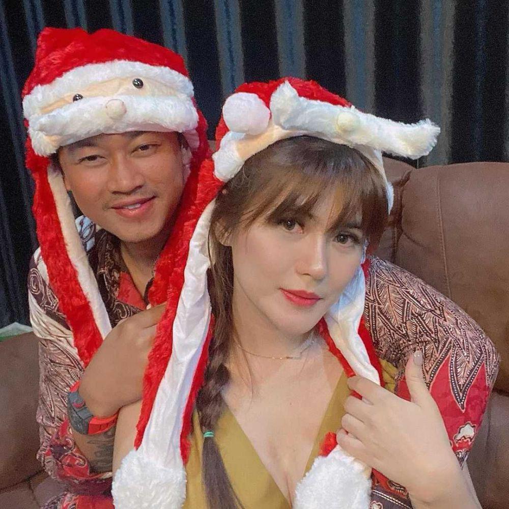 9 Potret Angela Lee dan Suami yang Nempel Terus setelah Nikah