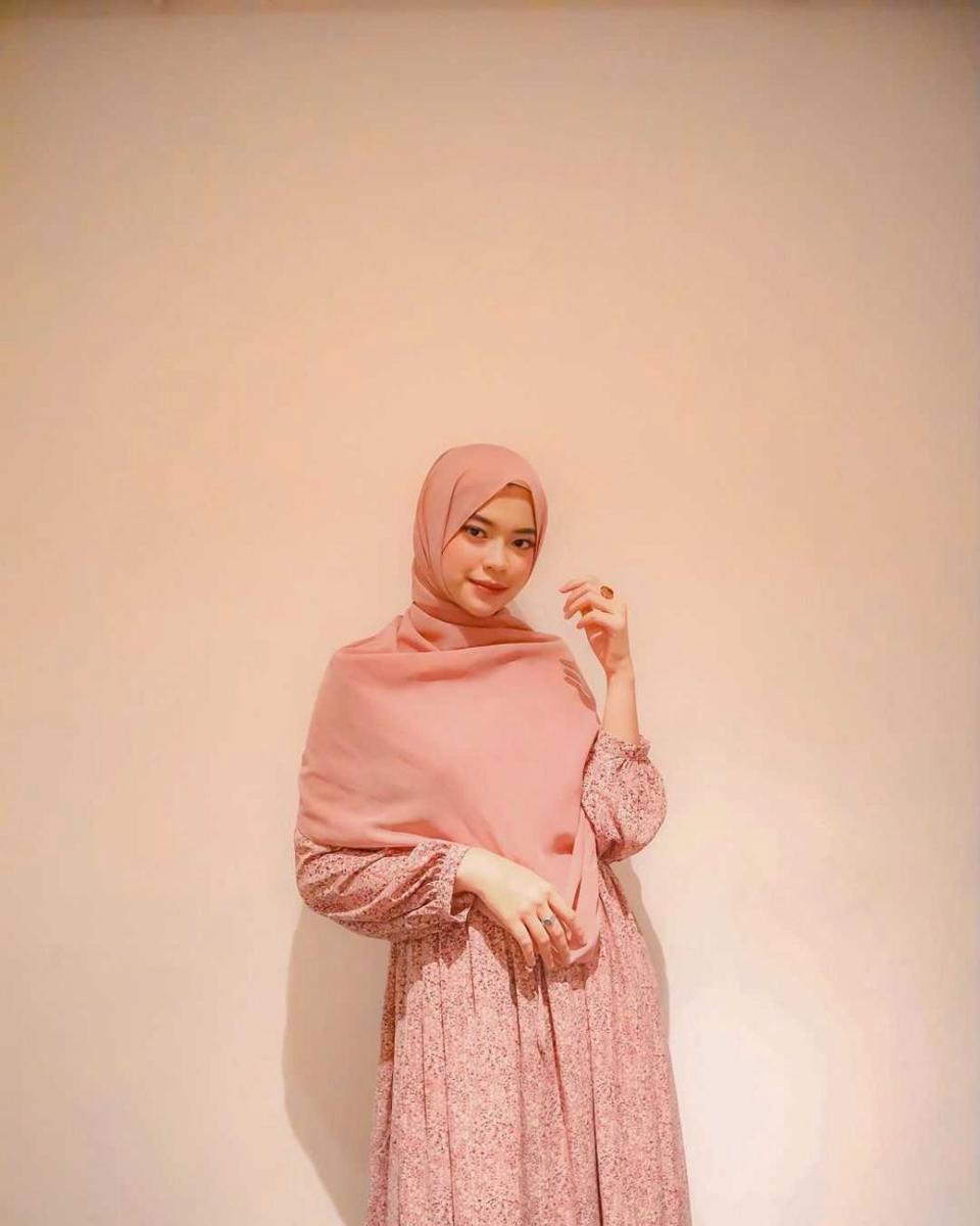 Berhijab, 10 Potret Terbaru Artis Arifah Lubai yang Bikin Pangling