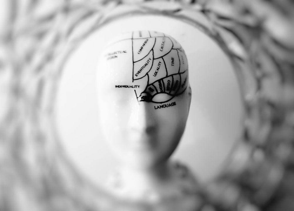 Amnesia anterograde berkaitan dengan trauma pada otak. pexels.com/Meo