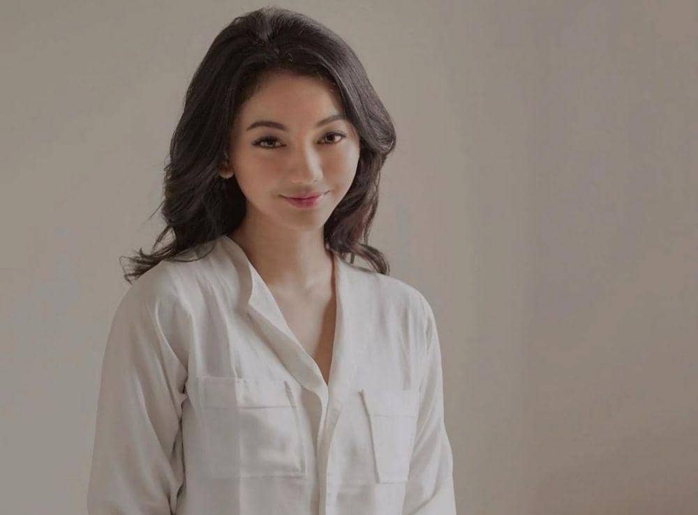 9 Potret Glenca Chysara Kala Kenakan White Outfit, Bikin Susah Move On
