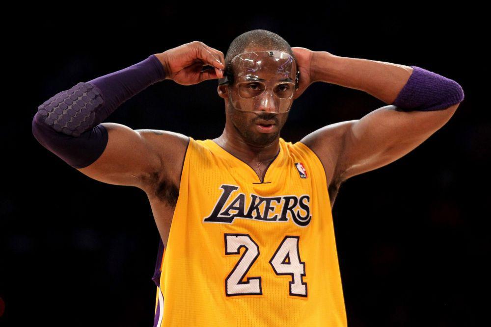 5 pemain nba yang tampil bagus saat memakai topeng plastik